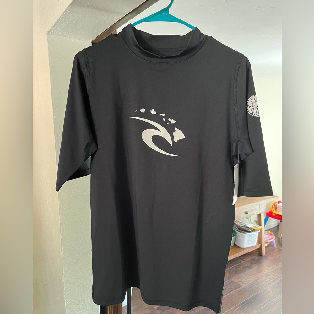 Men’s Ripcurl rashguard XL Brand new with tags